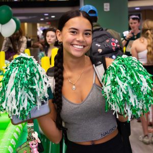 DIY Cheerleading Pom Poms, Makes and Munchies